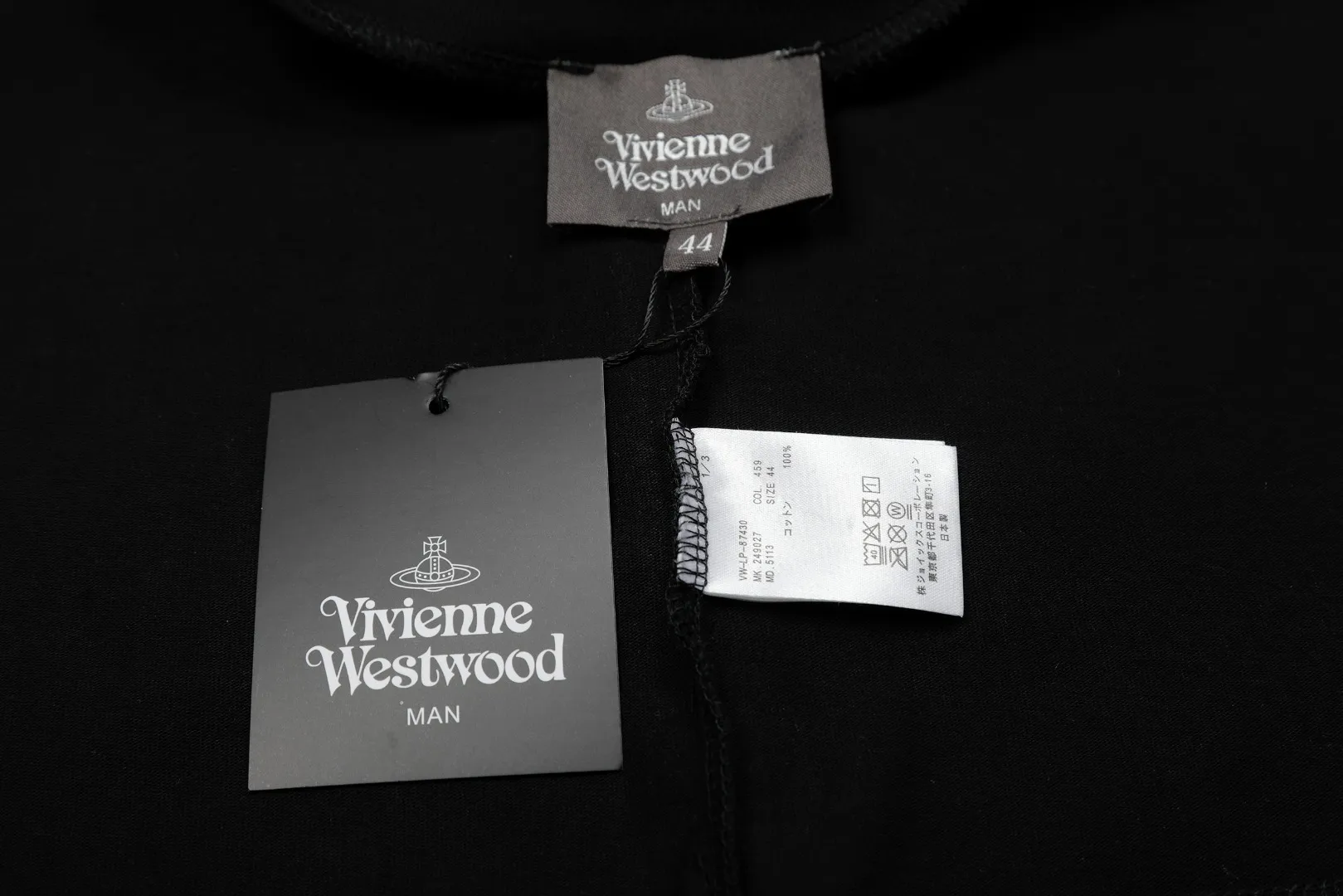 VIVI 140# "Exclusive style" vivienne west wood, Queen Mother of the West, Vivienne, Saturn personalized rainbow printed short sleeves. The new fabrics have been machine washed at high temperature + water twice. The only one in the entire network that achieves 0 shrinkage. The Solona thread is arranged. The threaded neckline does not deform. It is tight and dense. Comparisons are welcome. The full series of correct accessories. Every detail is completely restored and can be stretched directly.